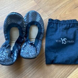 Yosi Santa Silver with black undertones flats